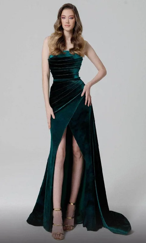 Super Deal MNM Couture N0449 - Draped Velvet Evening Dress