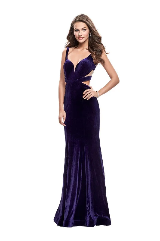 Early Access La Femme - 25866 Deep V-neck Velvet Sheath Dress