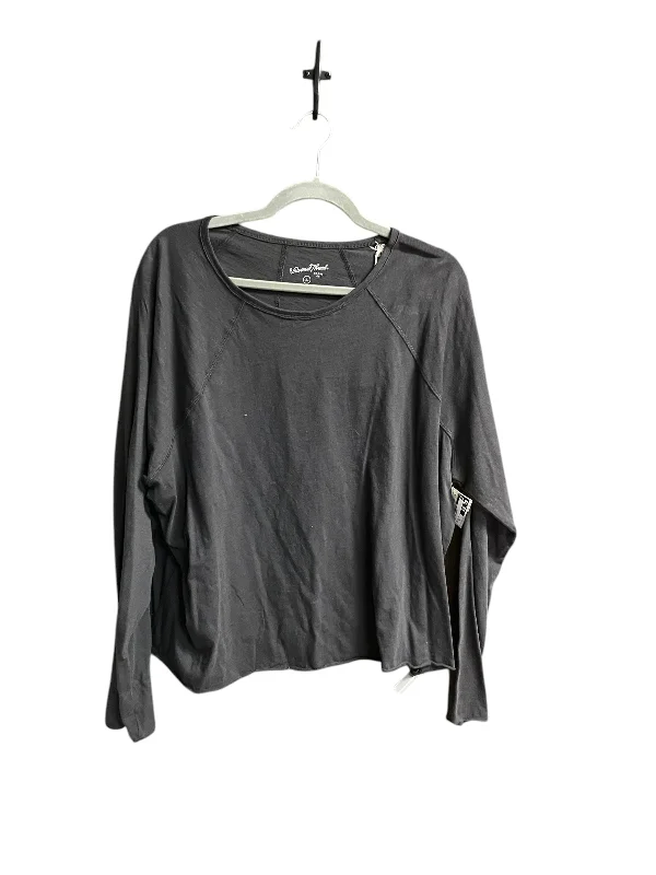 Referral Discount Top Long Sleeve Basic By Universal Thread In Grey, Size: Xl